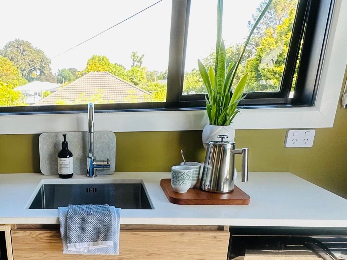 Beckenham Studio On Tree Lined Street Christchurch Buitenkant foto